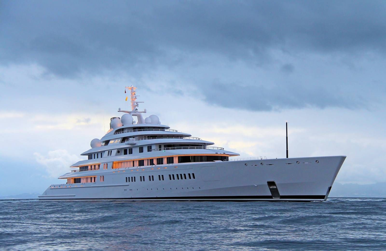what are the top 5 biggest yachts in the world